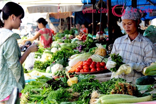 nhan biet rau cu bi nhiem hoa chat tu thuoc tru sau 3